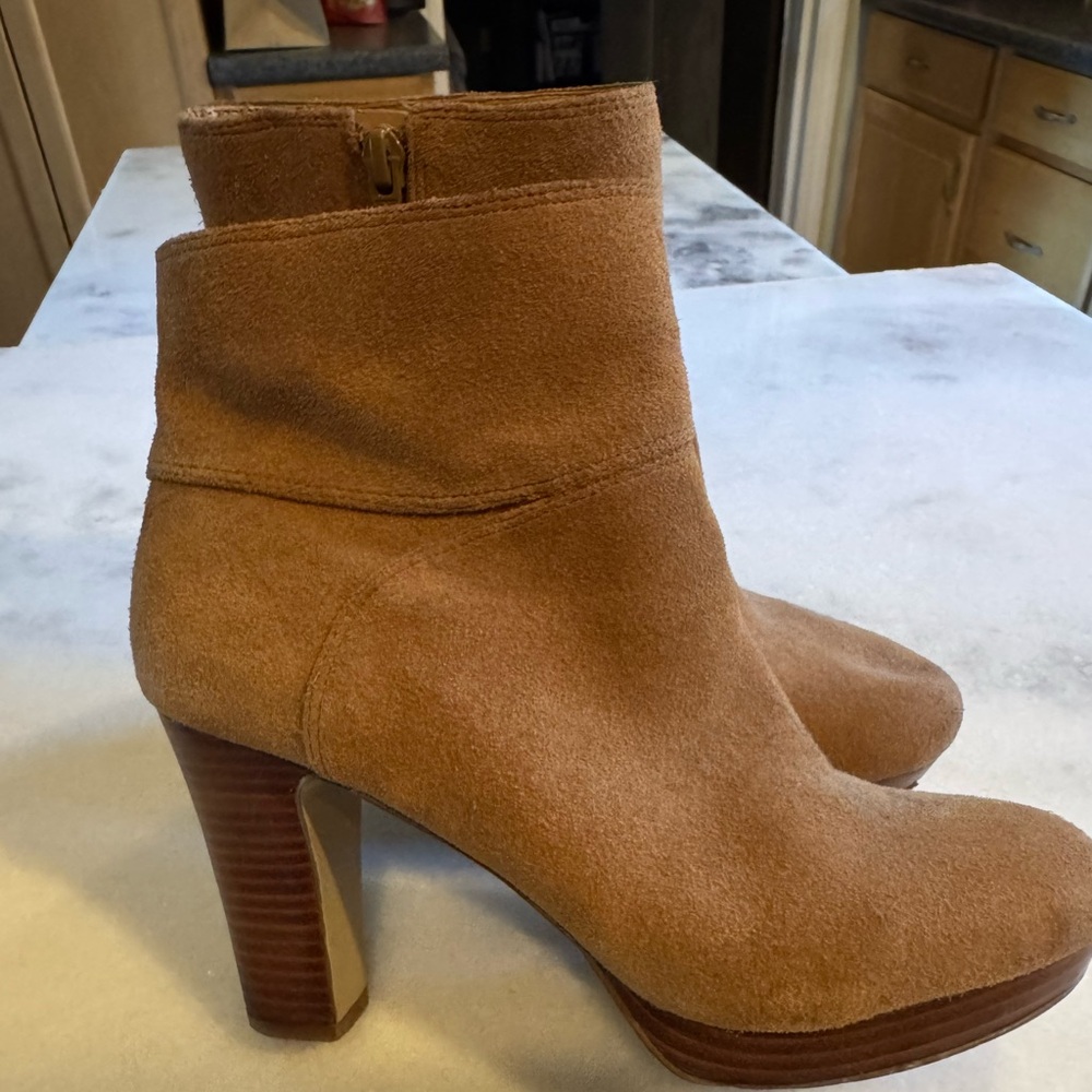 Nine West suede heeled boots 👢 perfect for fall!